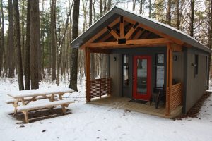 Chalet Compact sunder the snow, flat entrance