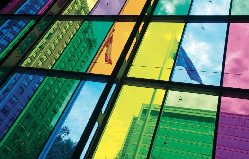 Vitres colorées du palais des congrès