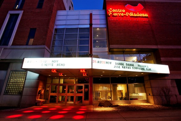 Extérieur du Centre Pierre-Péladeau