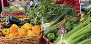 Légumes du marché sur une table